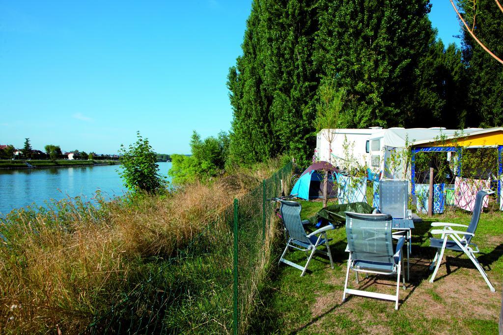 Готель Camping International De Мезон-Лаффіт Екстер'єр фото